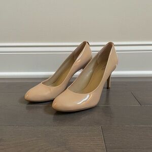 Micheal Kors Nude Patent Leather heel, Size 7.5